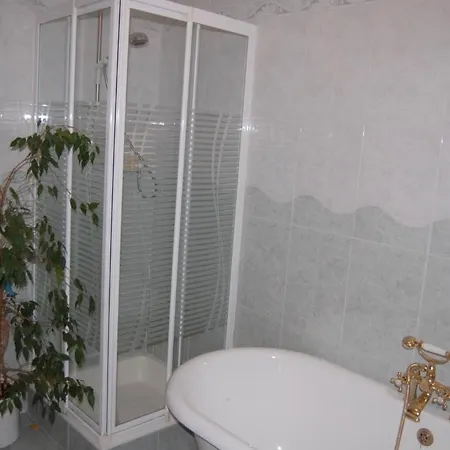 Bed & Breakfast Acorn House 4*