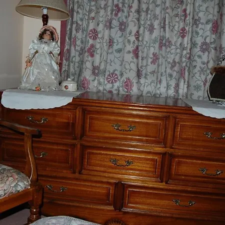 Acorn House Nocleg ze śniadaniem 4*