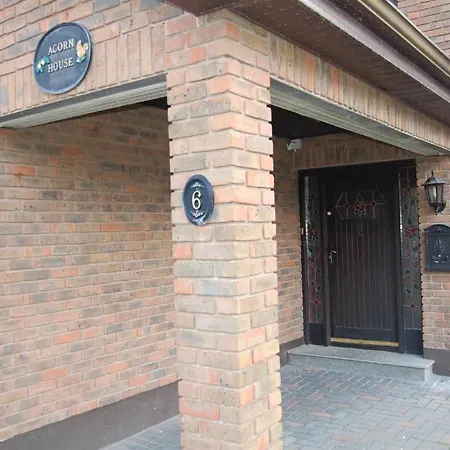 Bed & Breakfast Acorn House 4*