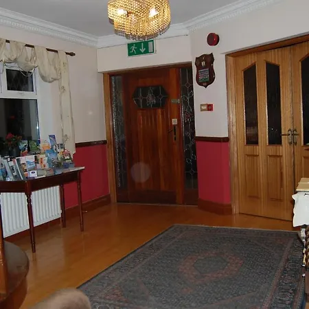 Acorn House 4*